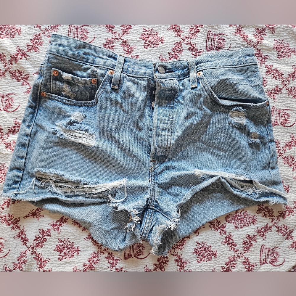 Levi's 501 distressed shorts